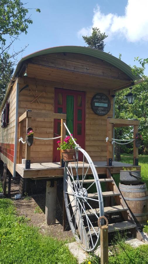 La Roulotte Des Amish & Bain Nordique A Remous Jacuzzi Hostal Mattexey Exterior foto